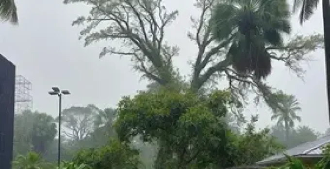 chuva rápida com ventos fortes