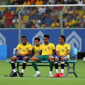 Éderson no banco